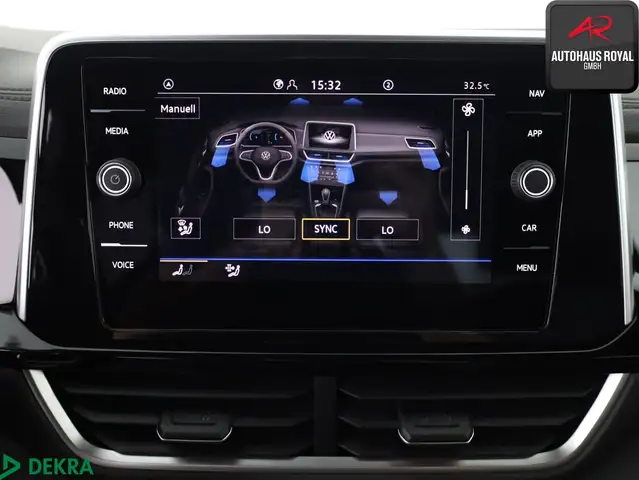 Volkswagen T-Roc view 18