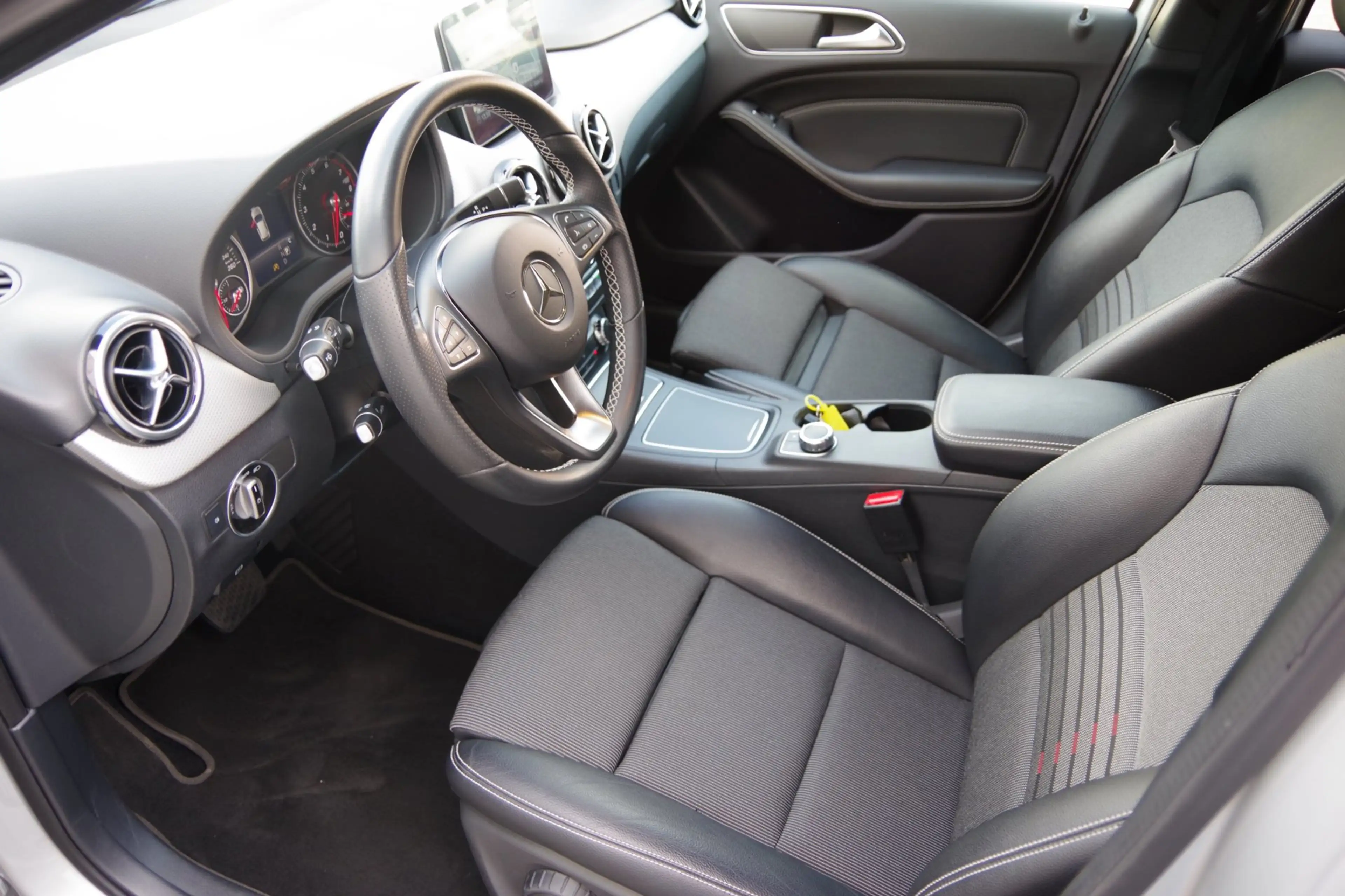 Mercedes-Benz B 180 Ambition |1e eigenaar| Dealer onderhouden| NL Auto — photo 6