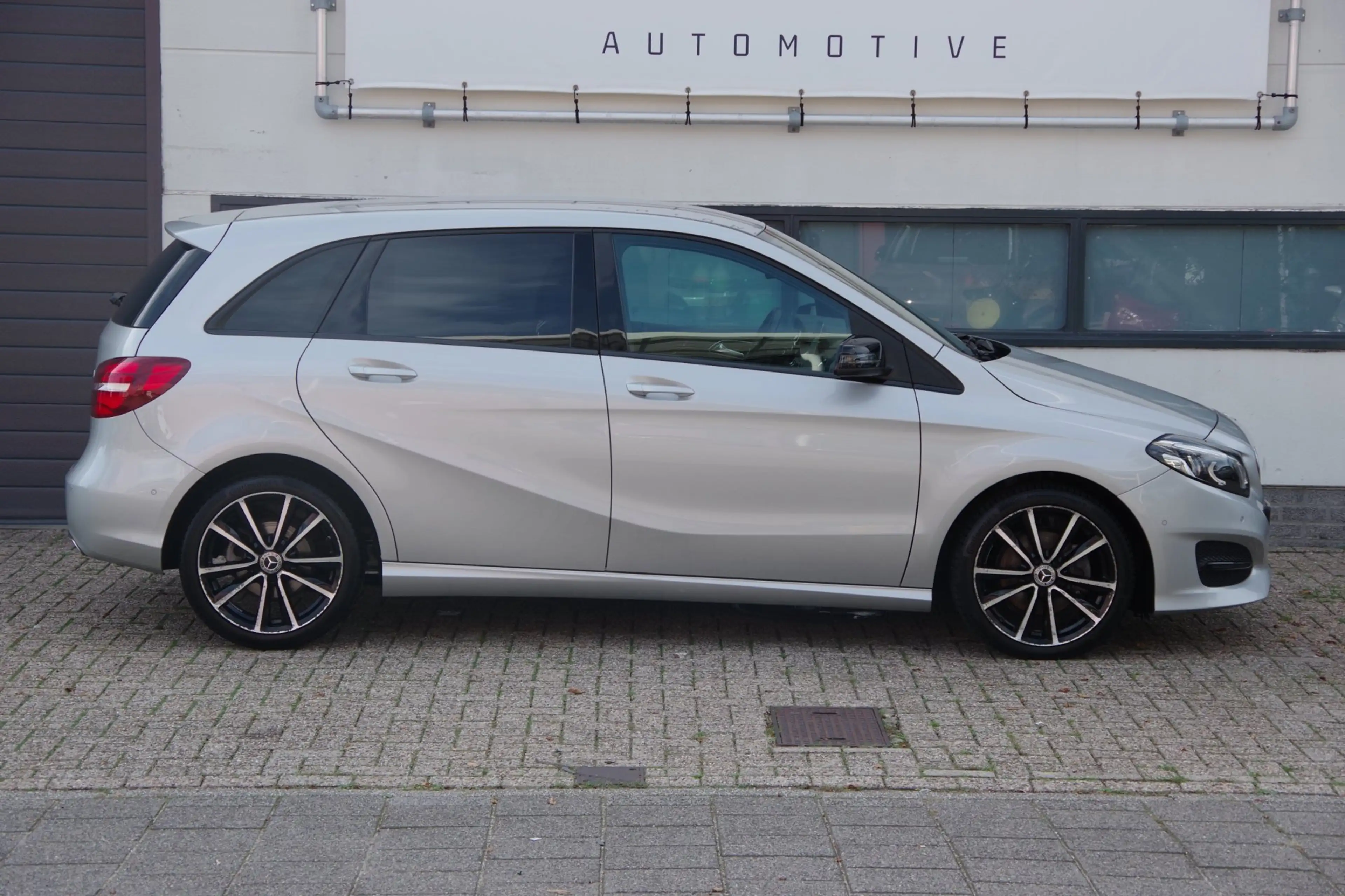 Mercedes-Benz B 180 Ambition |1e eigenaar| Dealer onderhouden| NL Auto — photo 3