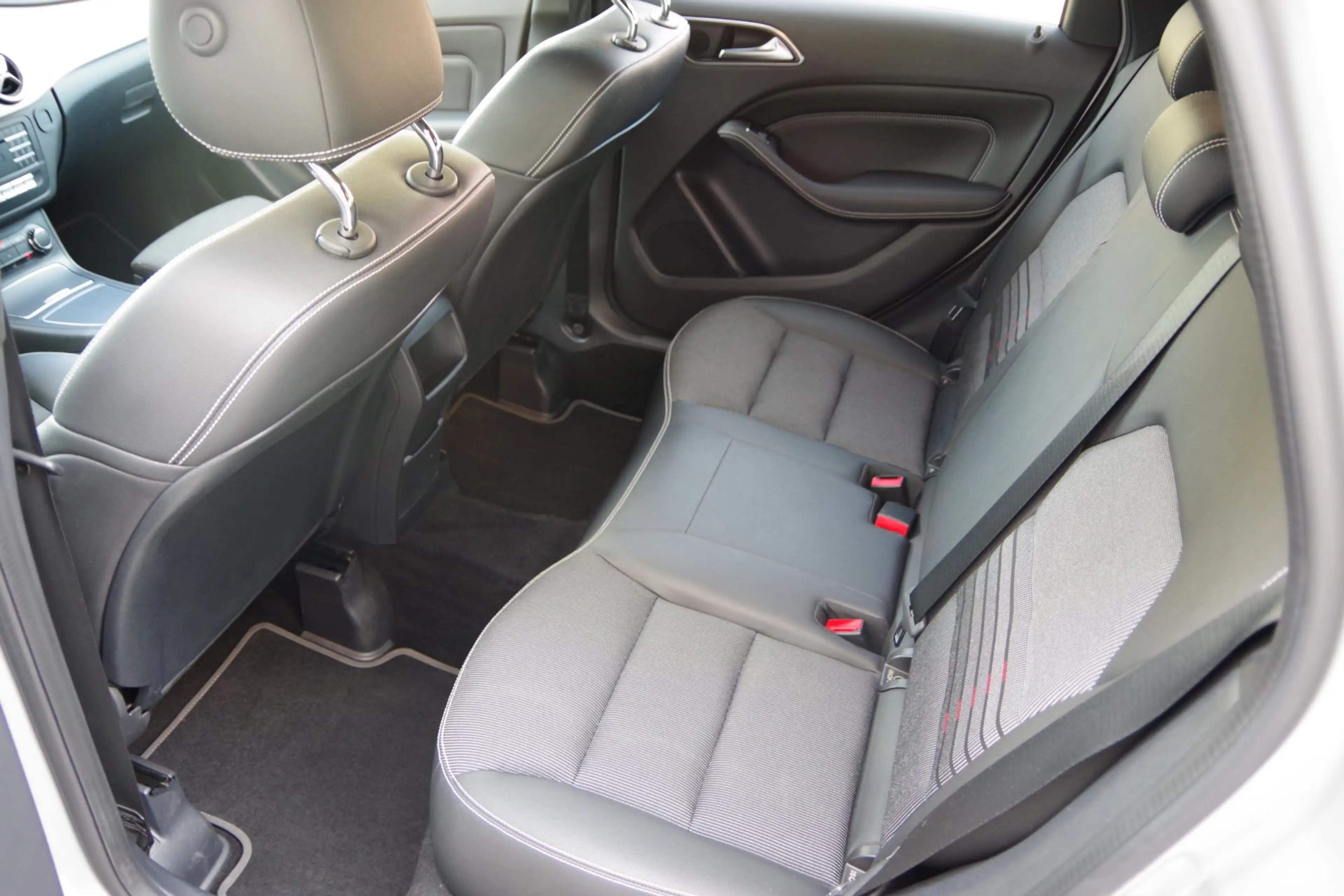 Mercedes-Benz B 180 Ambition |1e eigenaar| Dealer onderhouden| NL Auto — photo 7