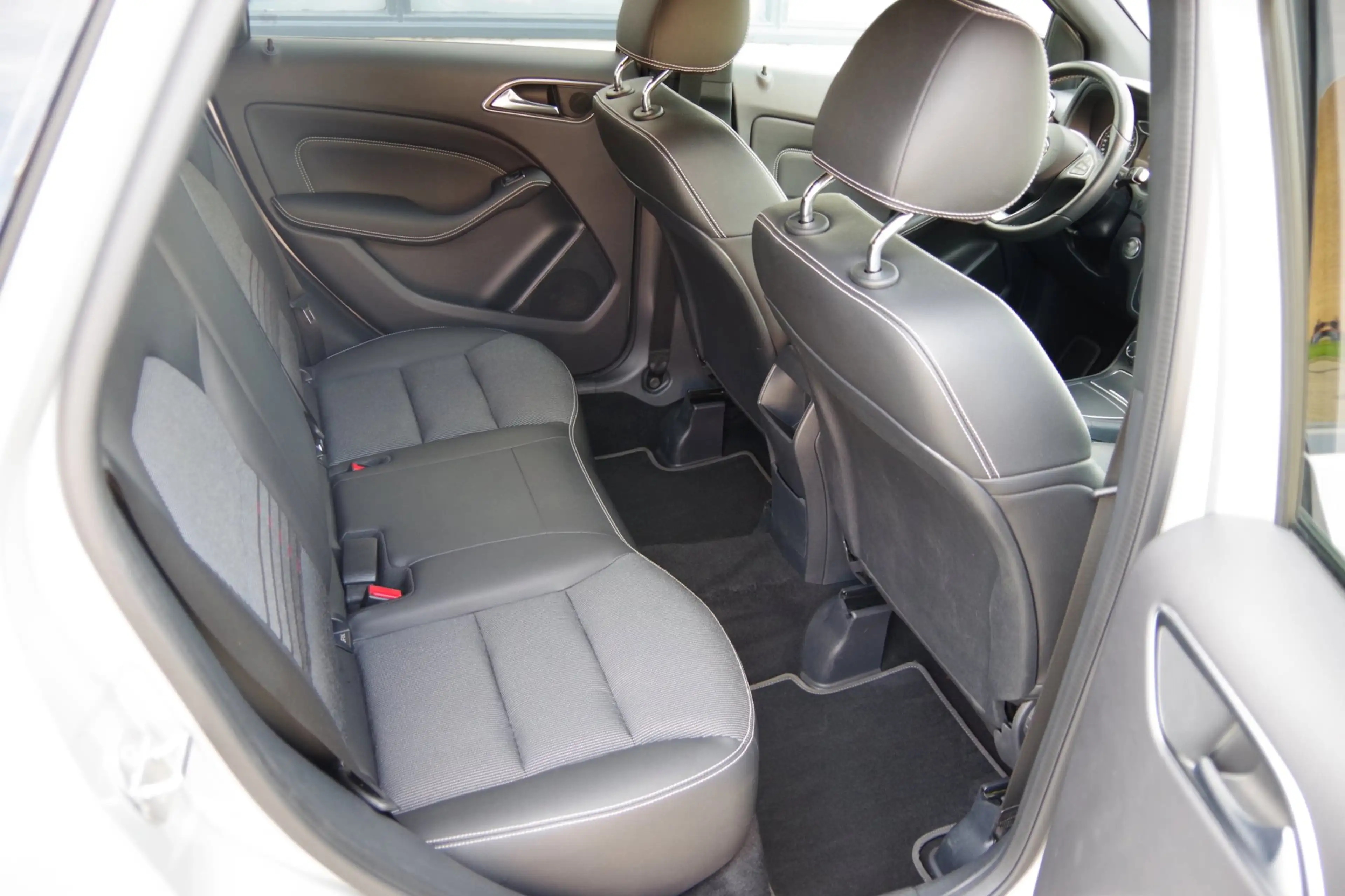Mercedes-Benz B 180 Ambition |1e eigenaar| Dealer onderhouden| NL Auto — photo 9