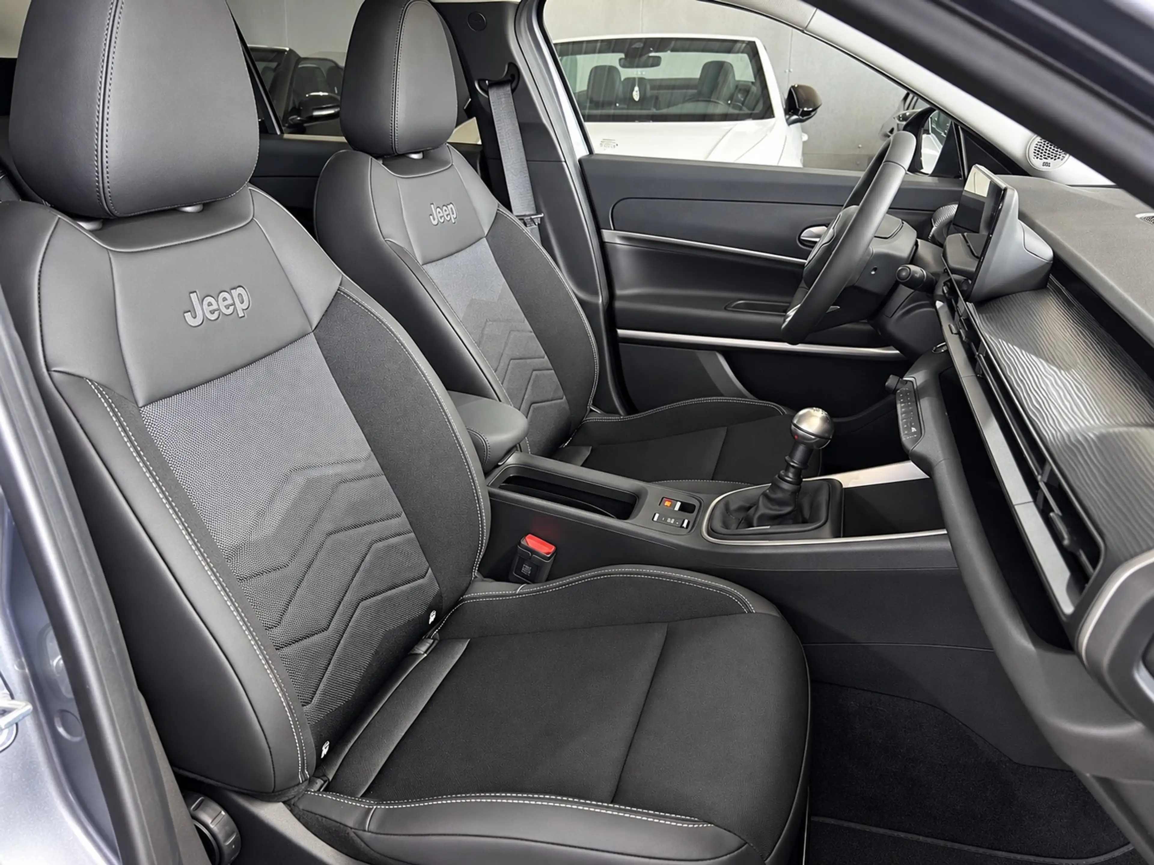 Jeep Avenger Altitude / NAVIGATION / CAMERA / LED / FULL — photo 12