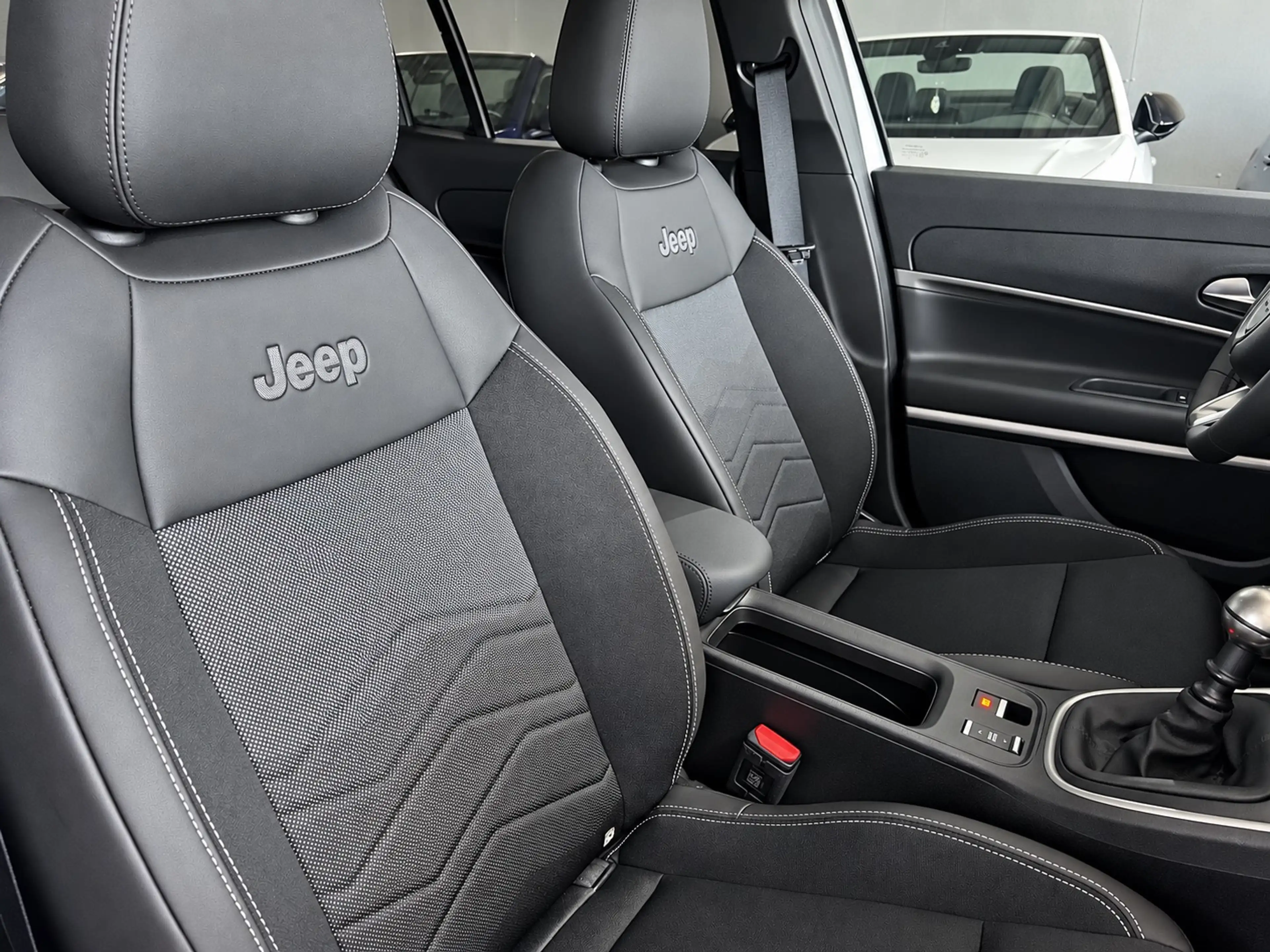Jeep Avenger Altitude / NAVIGATION / CAMERA / LED / FULL — photo 11