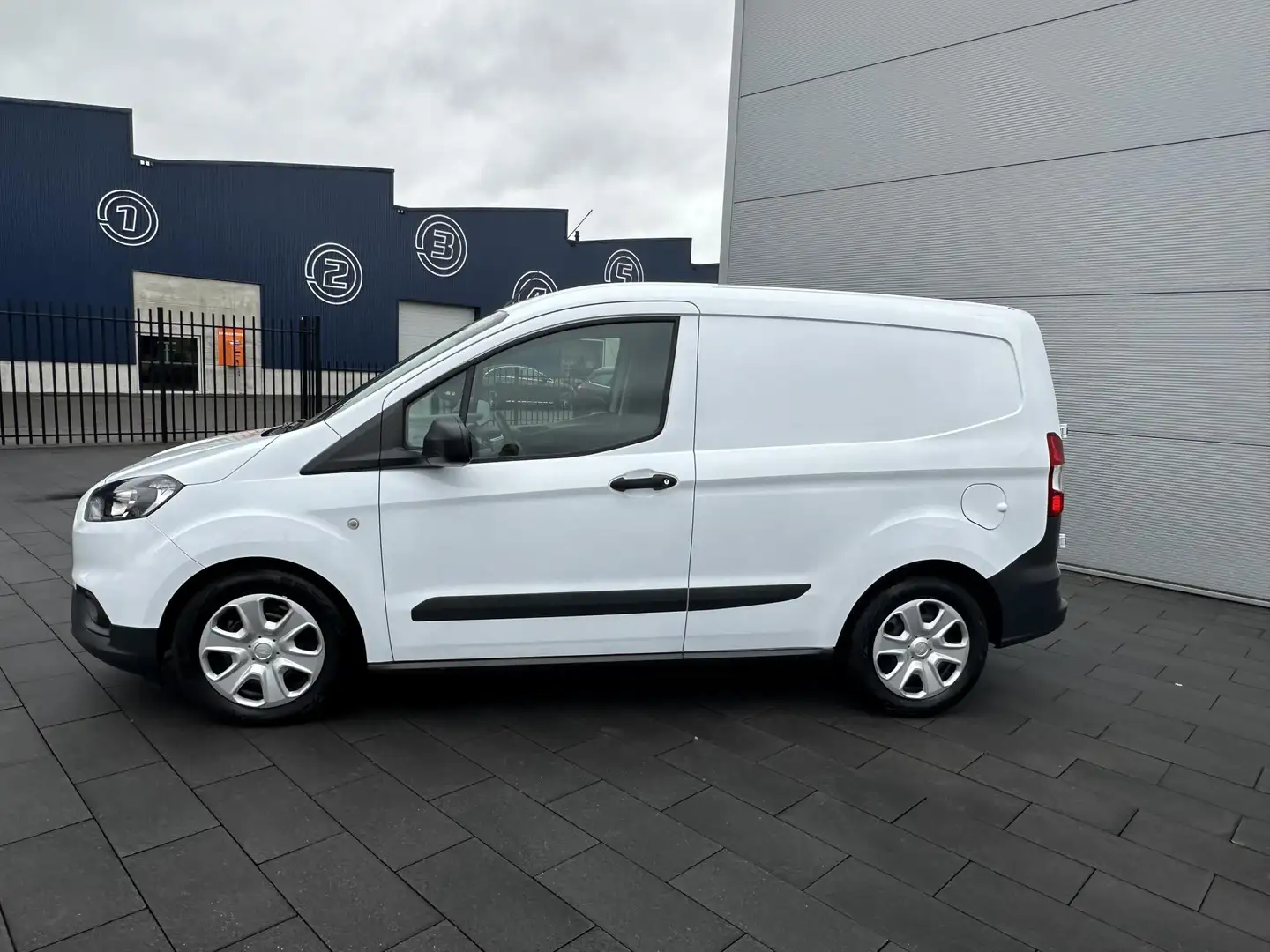 Ford Transit Courier 1.5 TDCI Trend Duratorq S&S Wit - 2