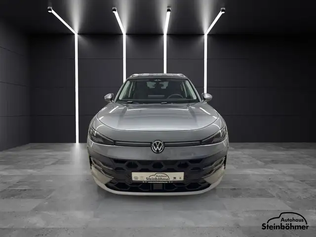 Volkswagen T-Roc view 10
