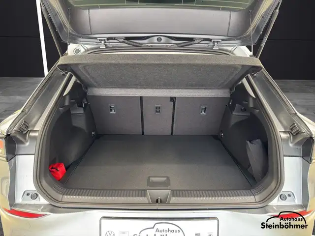 Volkswagen T-Roc view 6