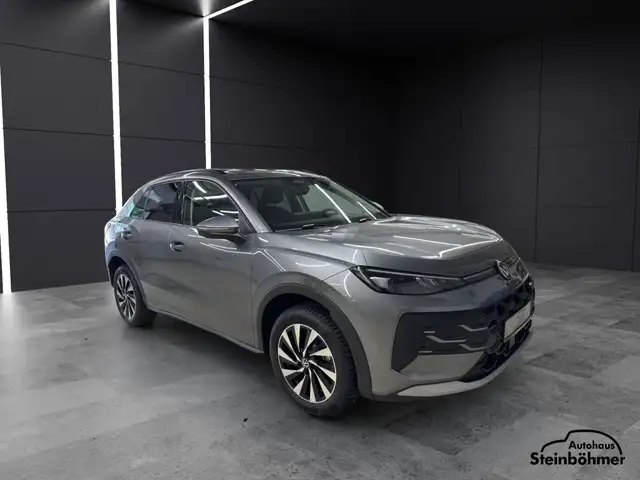 Volkswagen T-Roc view 9
