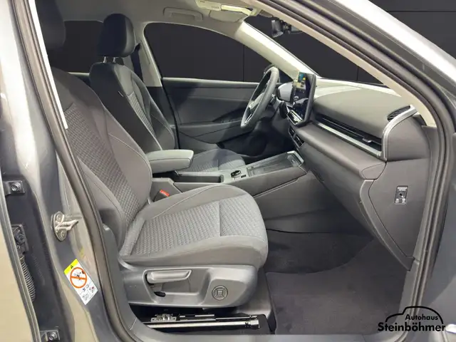 Volkswagen T-Roc view 13