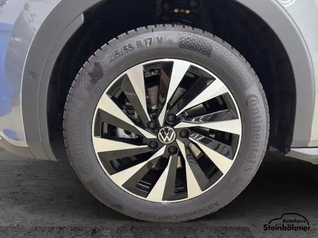 Volkswagen T-Roc view 12