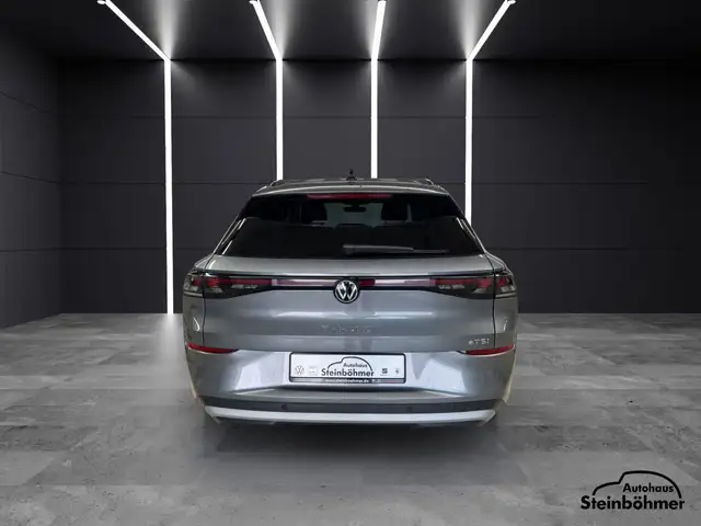 Volkswagen T-Roc view 5