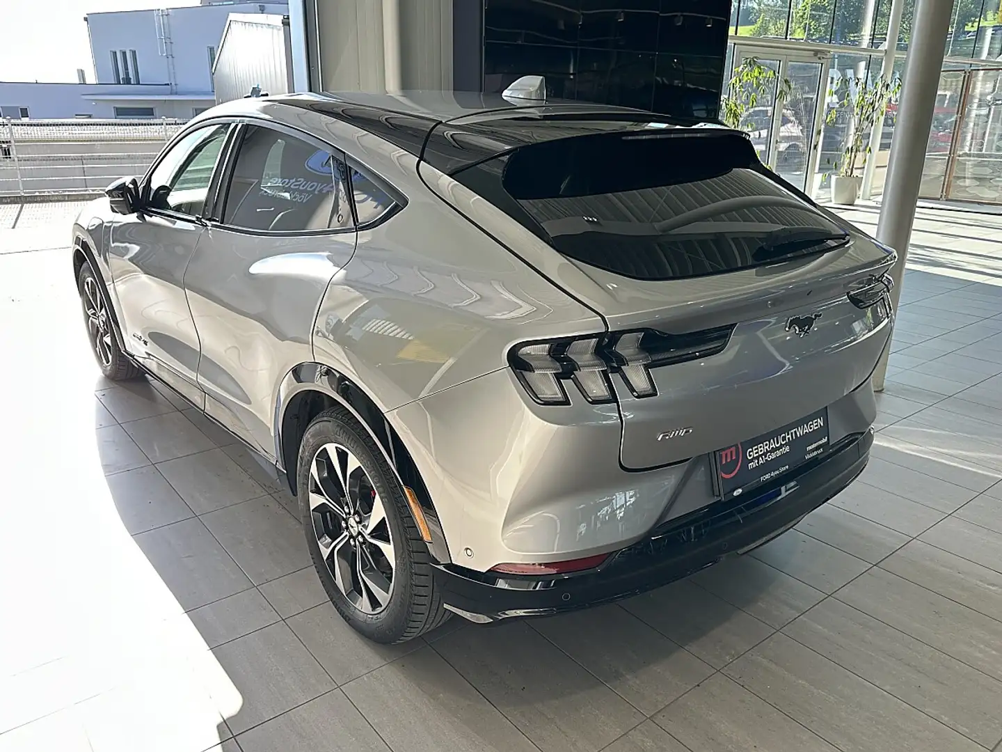 Ford Mustang Mach-E AWD Elektro Extended Range Silber - 2