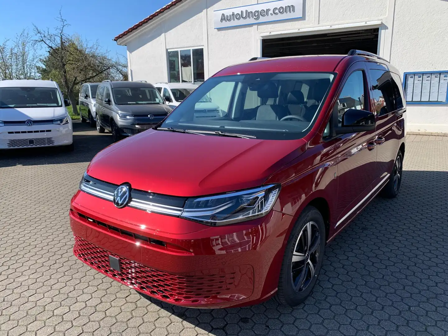 Volkswagen Caddy Style AHK Navi Side+Lane+TravelAssist Rood - 1
