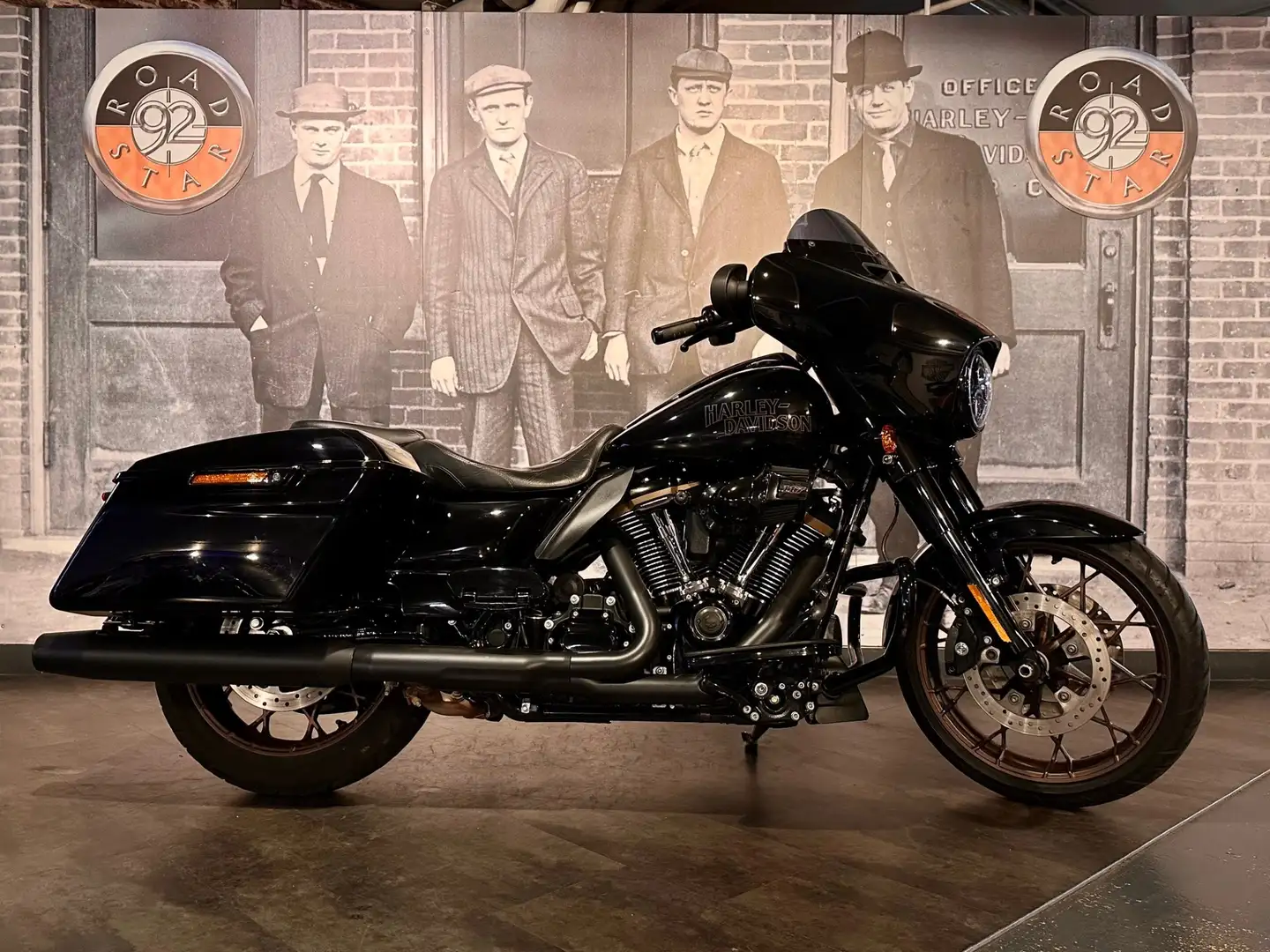Harley-Davidson Street Glide Noir - 1