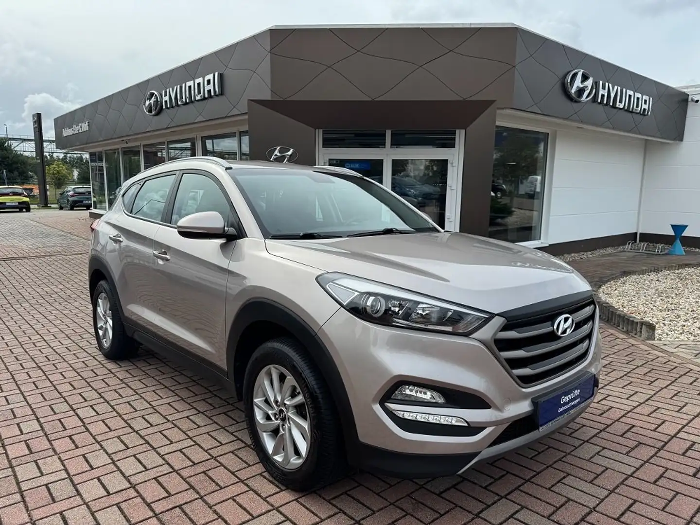 Hyundai TUCSON Tucson blue 1.6 GDi 2WD Trend/NAVI Silber - 1