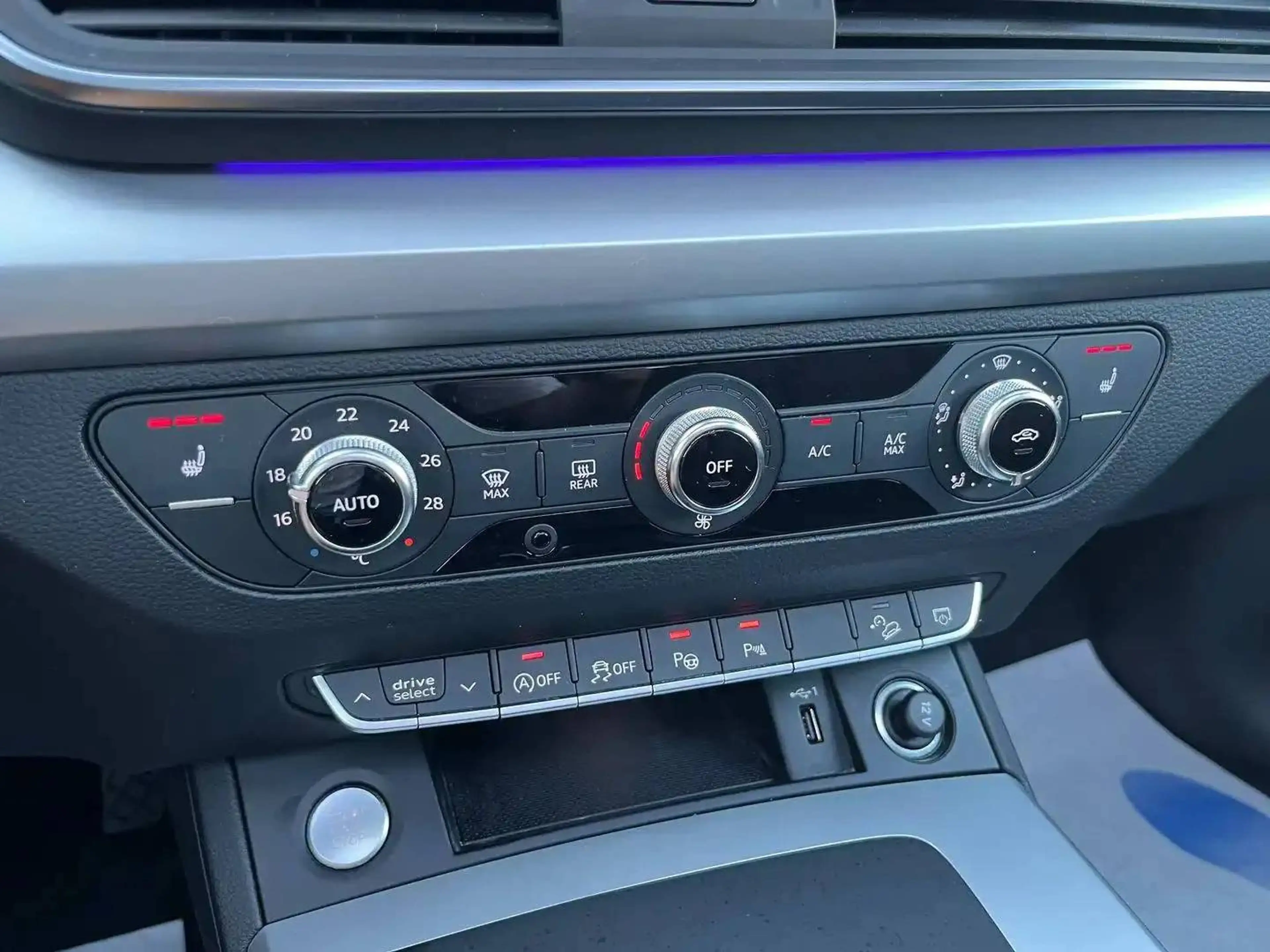 Audi Q5 2.0L TDi S tronic S-Line *1ER PROP*GARANTIE*LED AMBI*CAMERA 360* — photo 15
