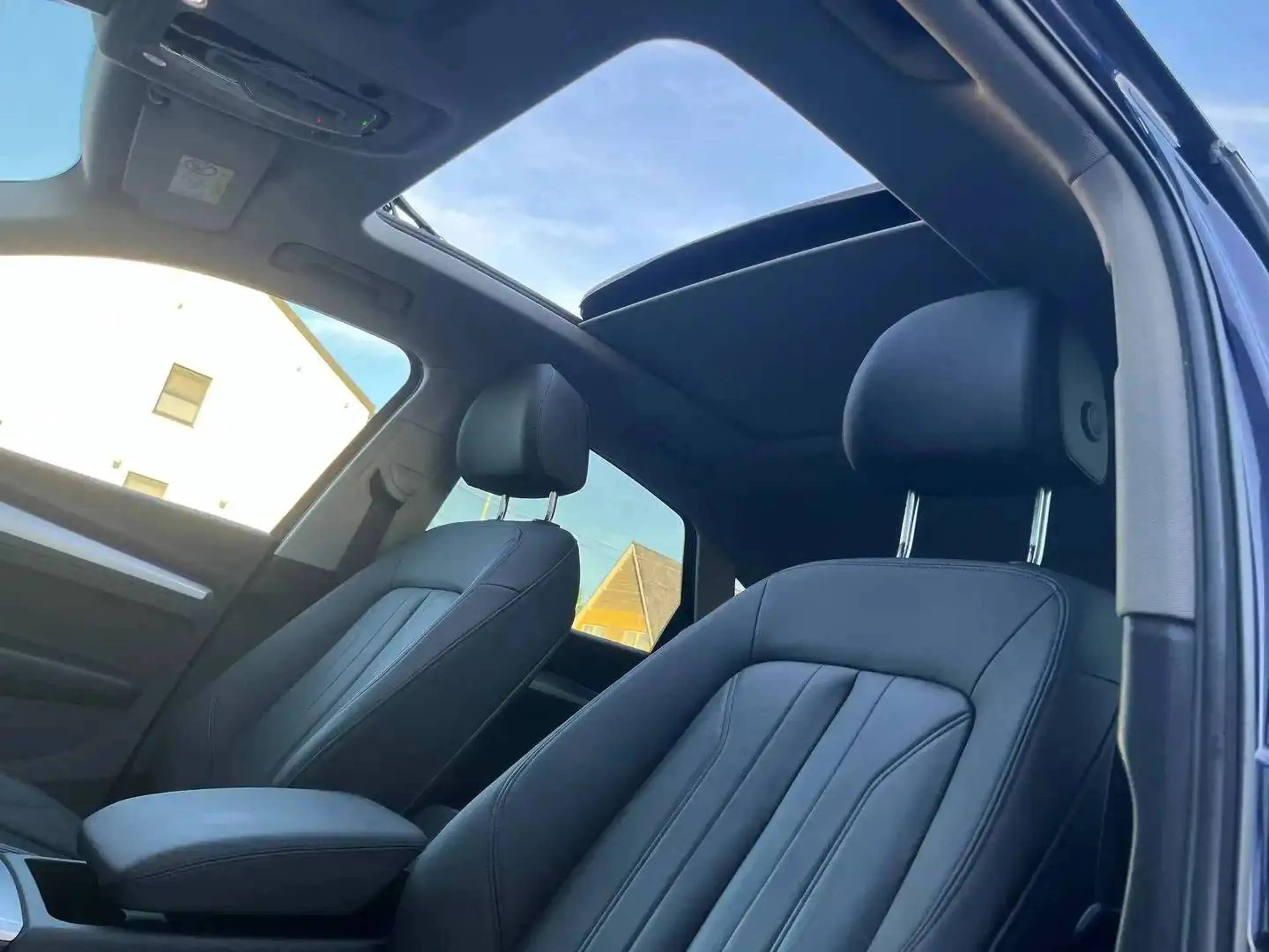 Audi Q5 2.0L TDi S tronic S-Line *1ER PROP*GARANTIE*LED AMBI*CAMERA 360* — photo 9