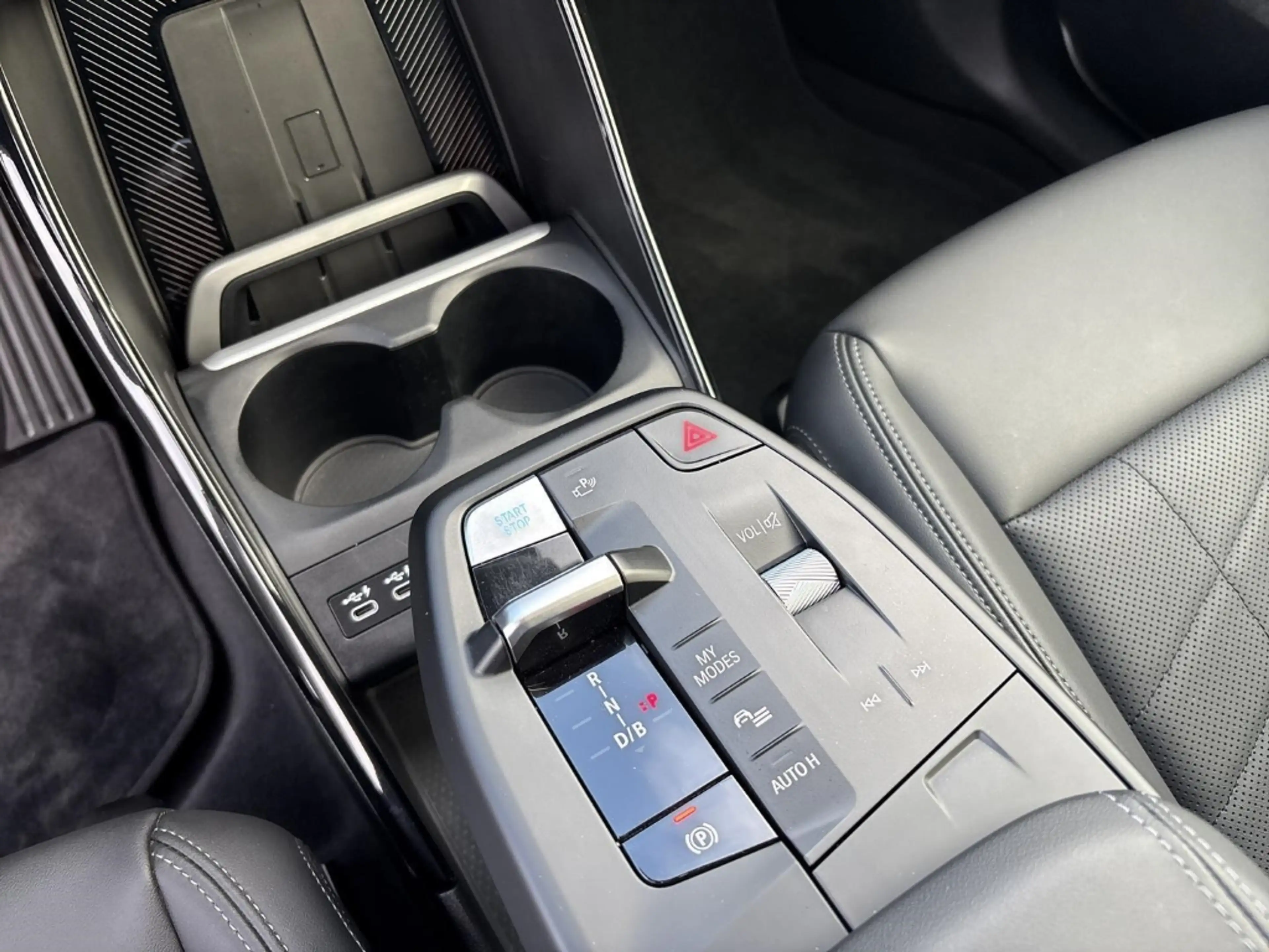 BMW iX1 XDRIVE30 AD Navi Digitales Cockpit Soundsystem LED — photo 13