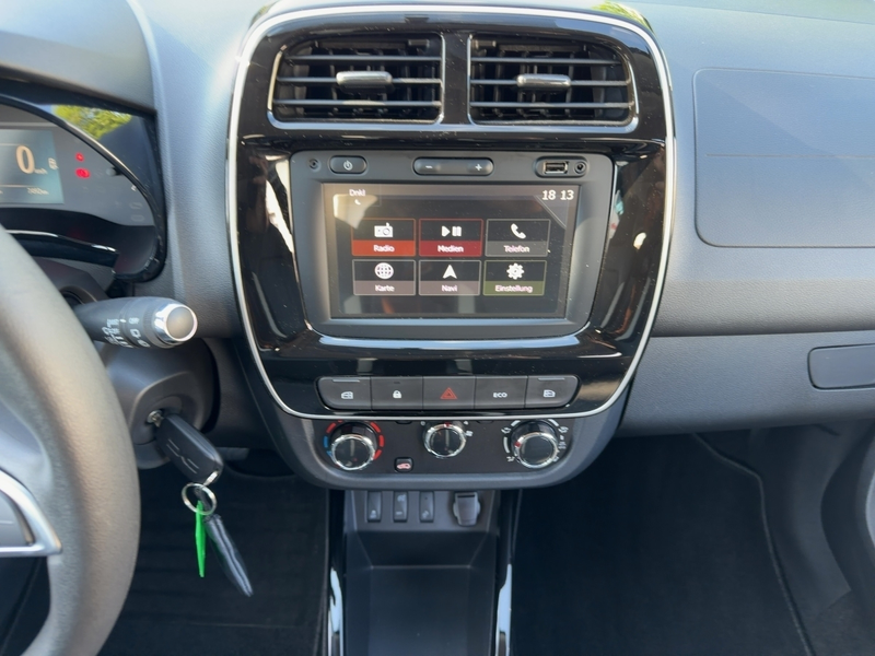 Dacia Spring Essential "FACELIFT" — photo 10