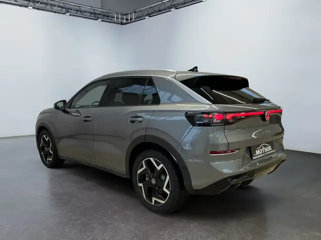 Volkswagen T-Roc view 4