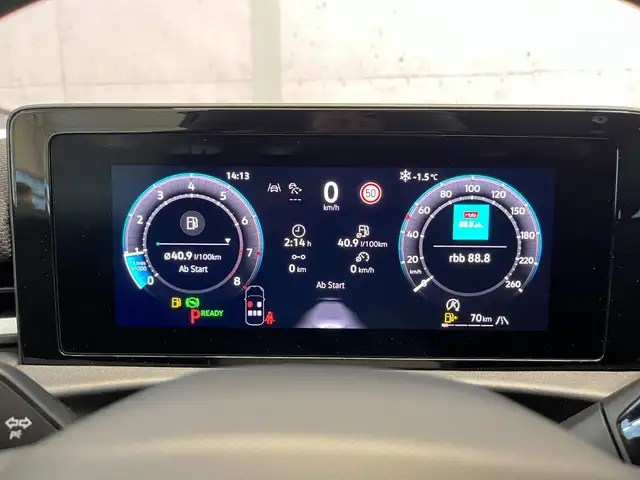Volkswagen T-Roc view 12