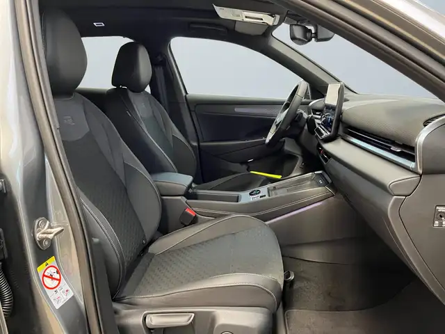 Volkswagen T-Roc view 10