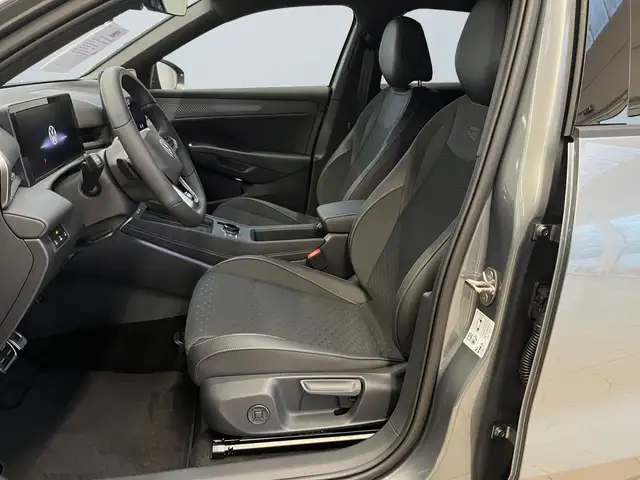Volkswagen T-Roc view 7