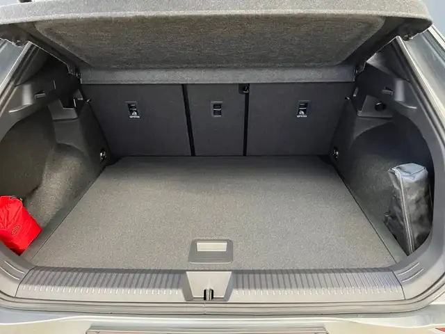 Volkswagen T-Roc view 14