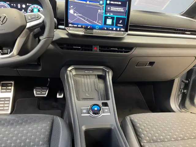 Volkswagen T-Roc view 9