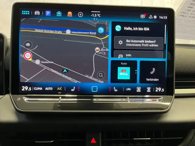 Volkswagen T-Roc view 13