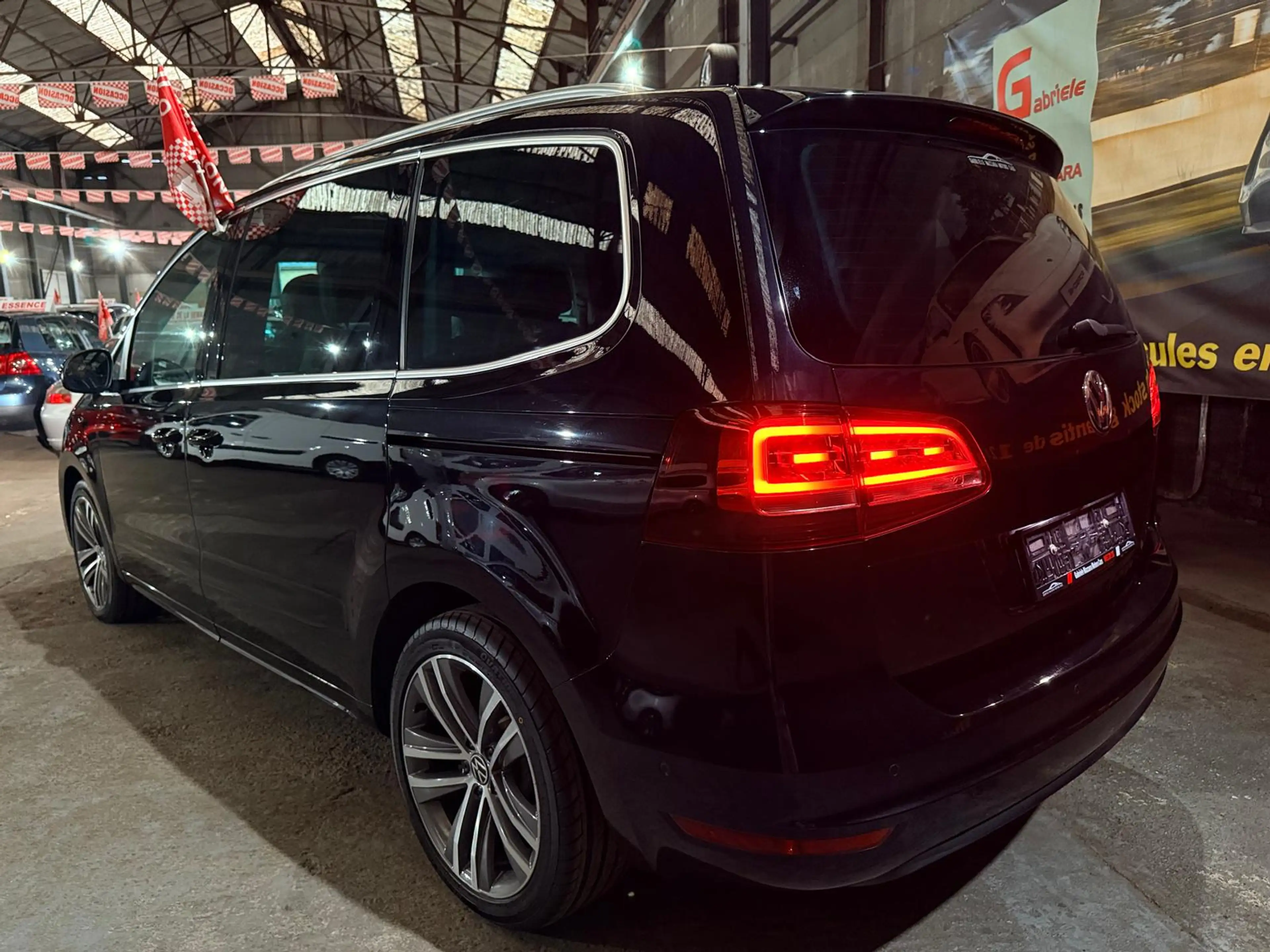 Volkswagen Sharan Sharan 1.4 TSI DSG Cuir Pano Xénon Caméra Attache remorque amovible — photo 13
