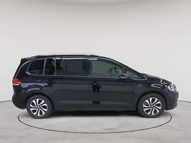 Volkswagen Touran view 3