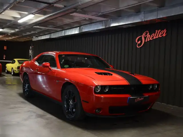 Dodge Challenger R/T 5.7 HEMI V8
