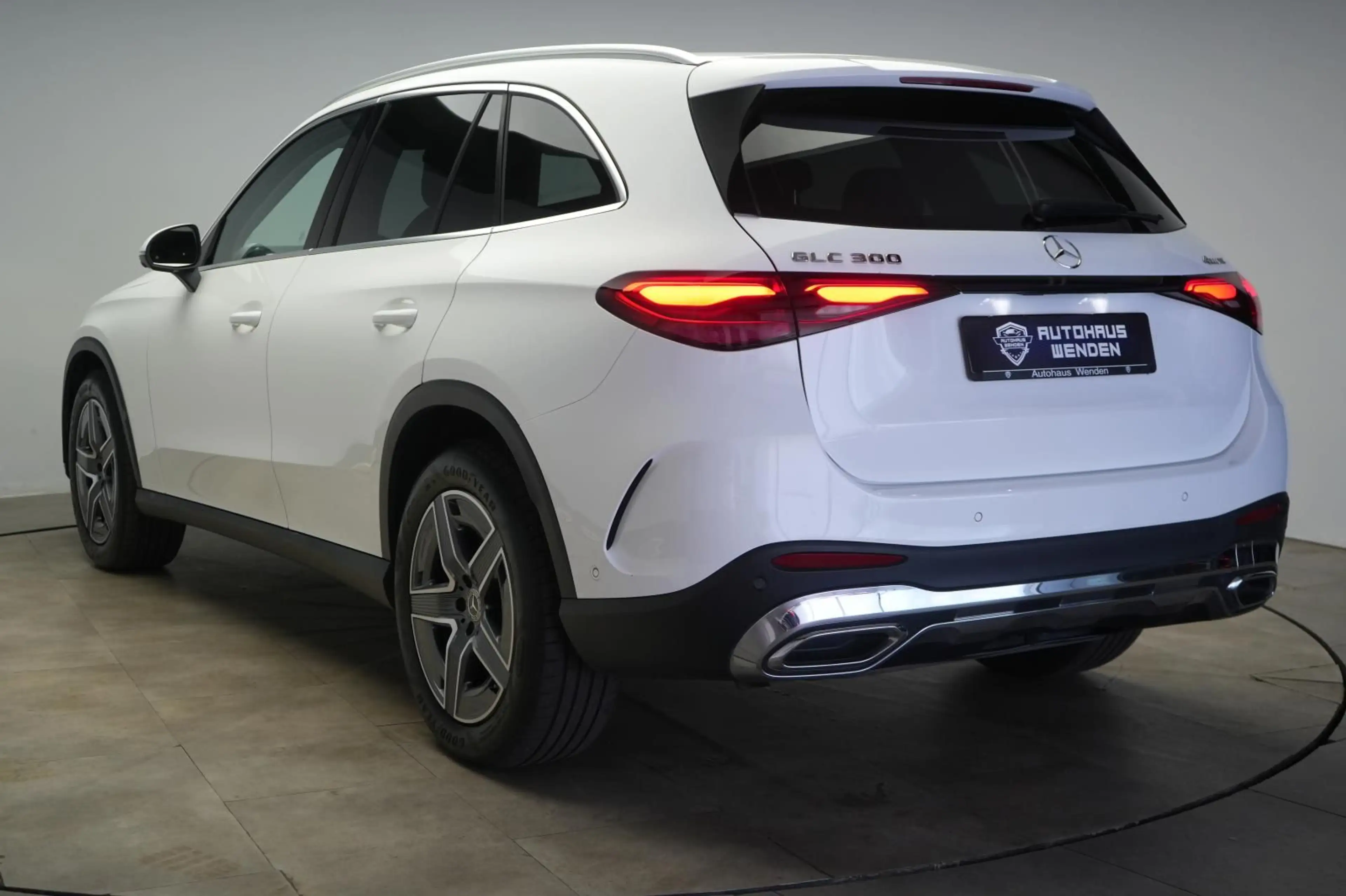 Mercedes-Benz GLC 300 4Matic AMG Distronic/Kamera/Lane/Side/AH — photo 4