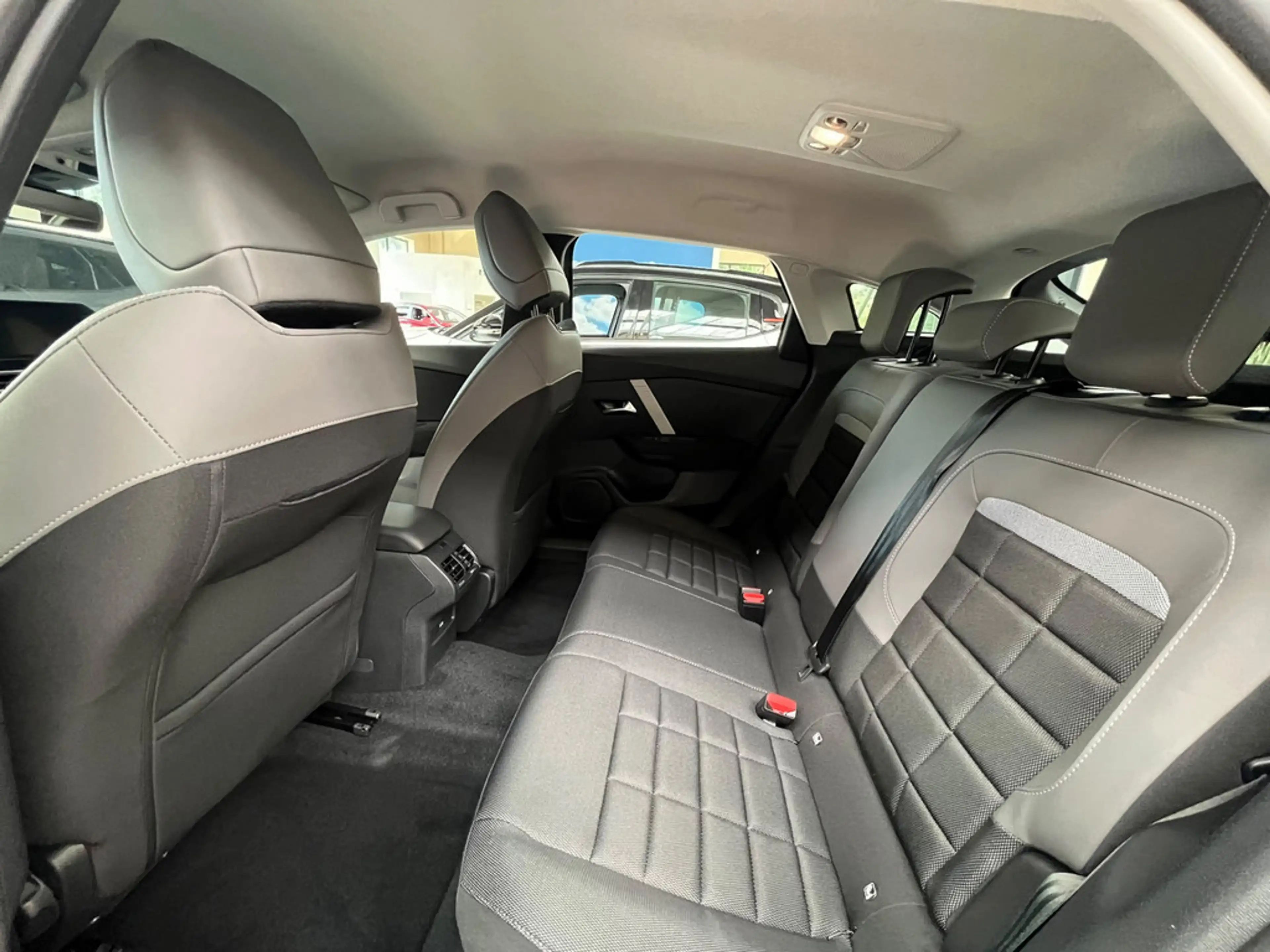 Citroen C4 Lim. 1.2 Plus — photo 7
