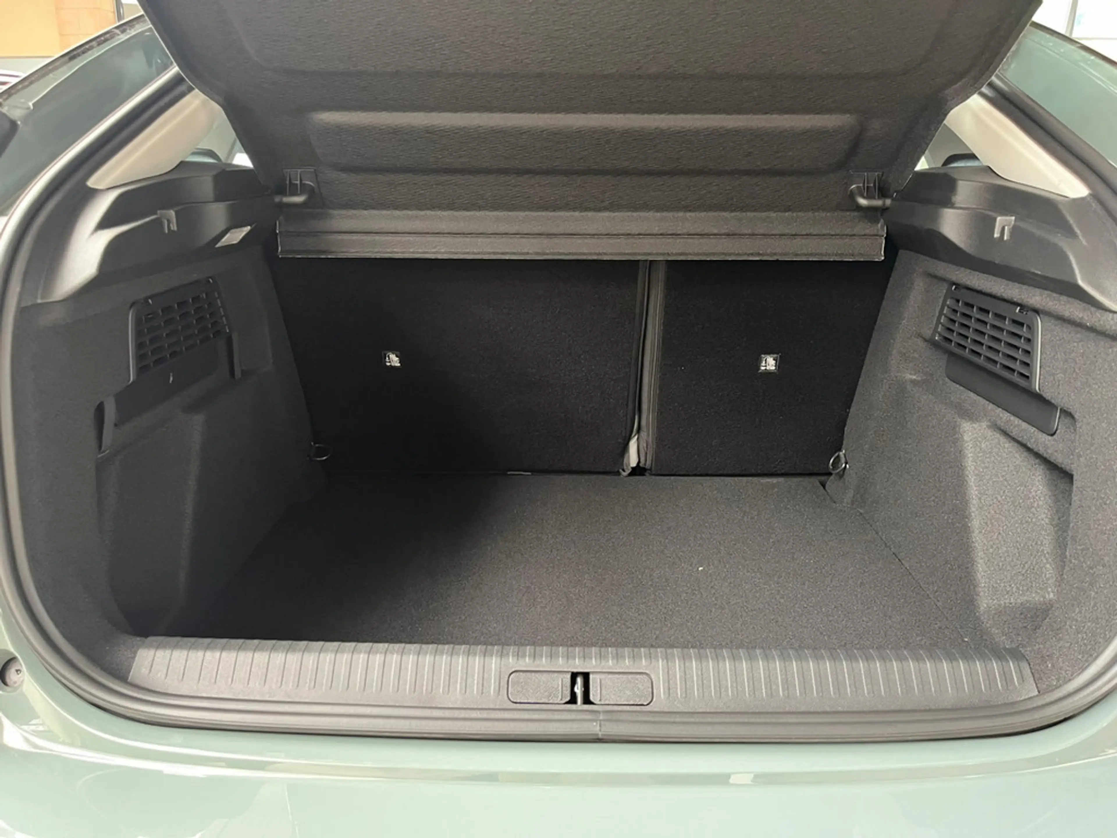 Citroen C4 Lim. 1.2 Plus — photo 8