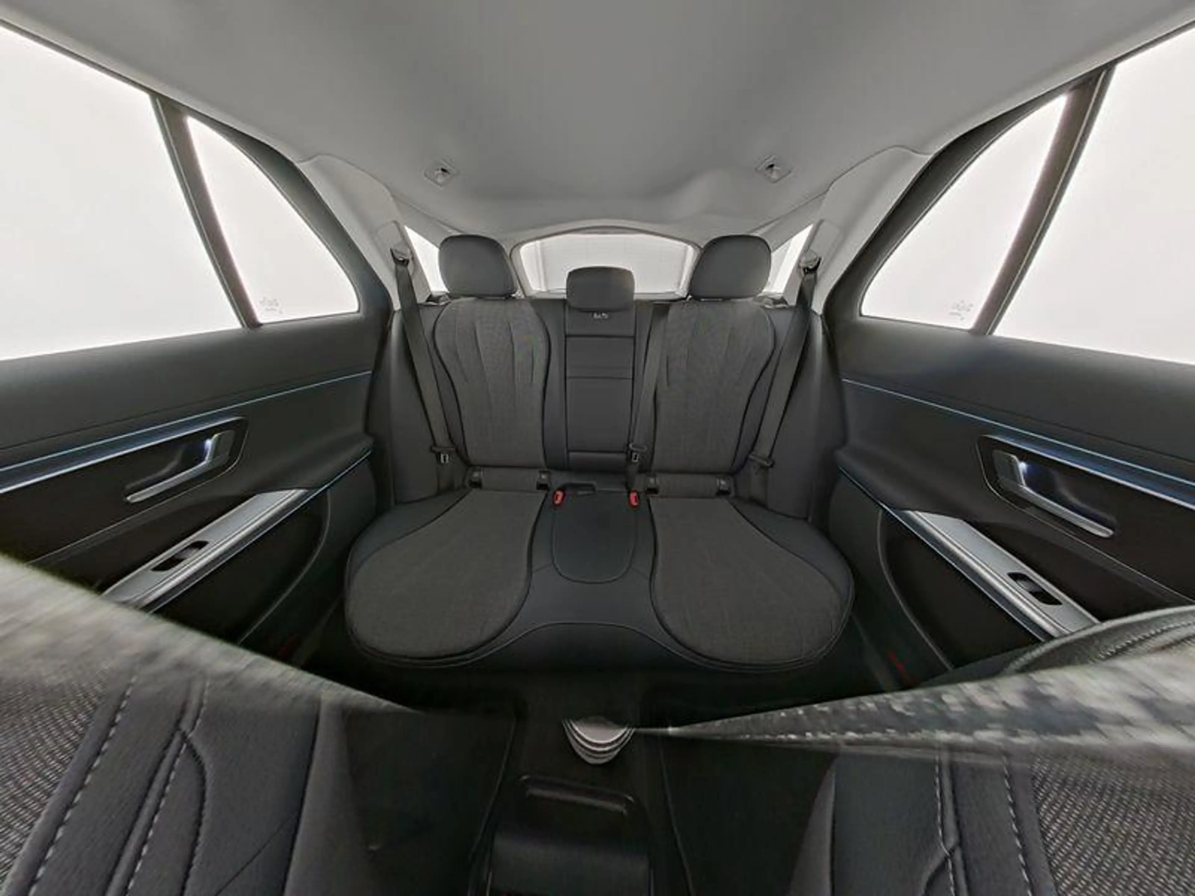 Mercedes-Benz E 300 e Break Luxury Line | Distronic | Smartphone Integ — photo 7