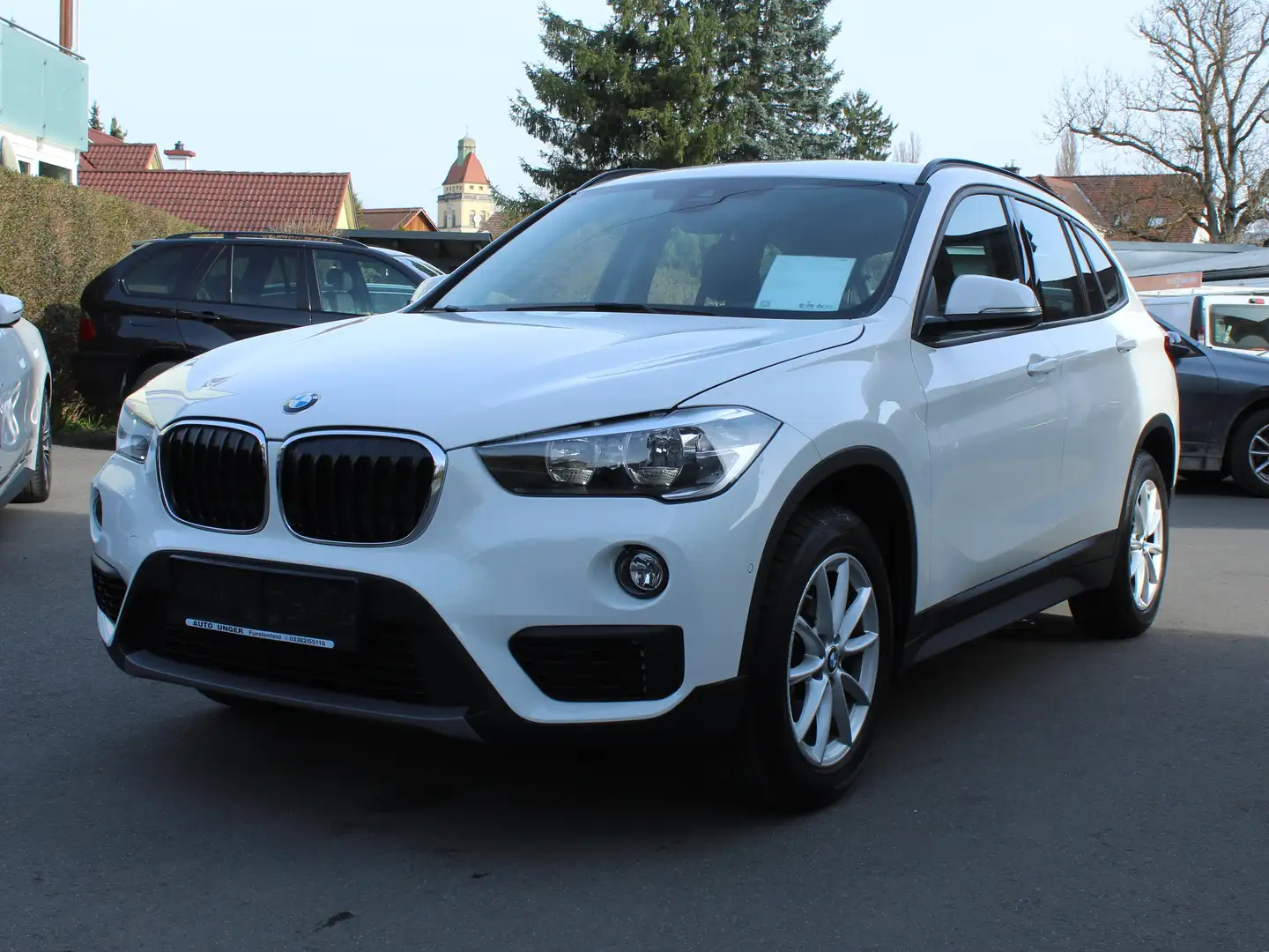 BMW X1 X1 sDrive16d Advantage Aut. Nur 32000 Km! Weiß - 1