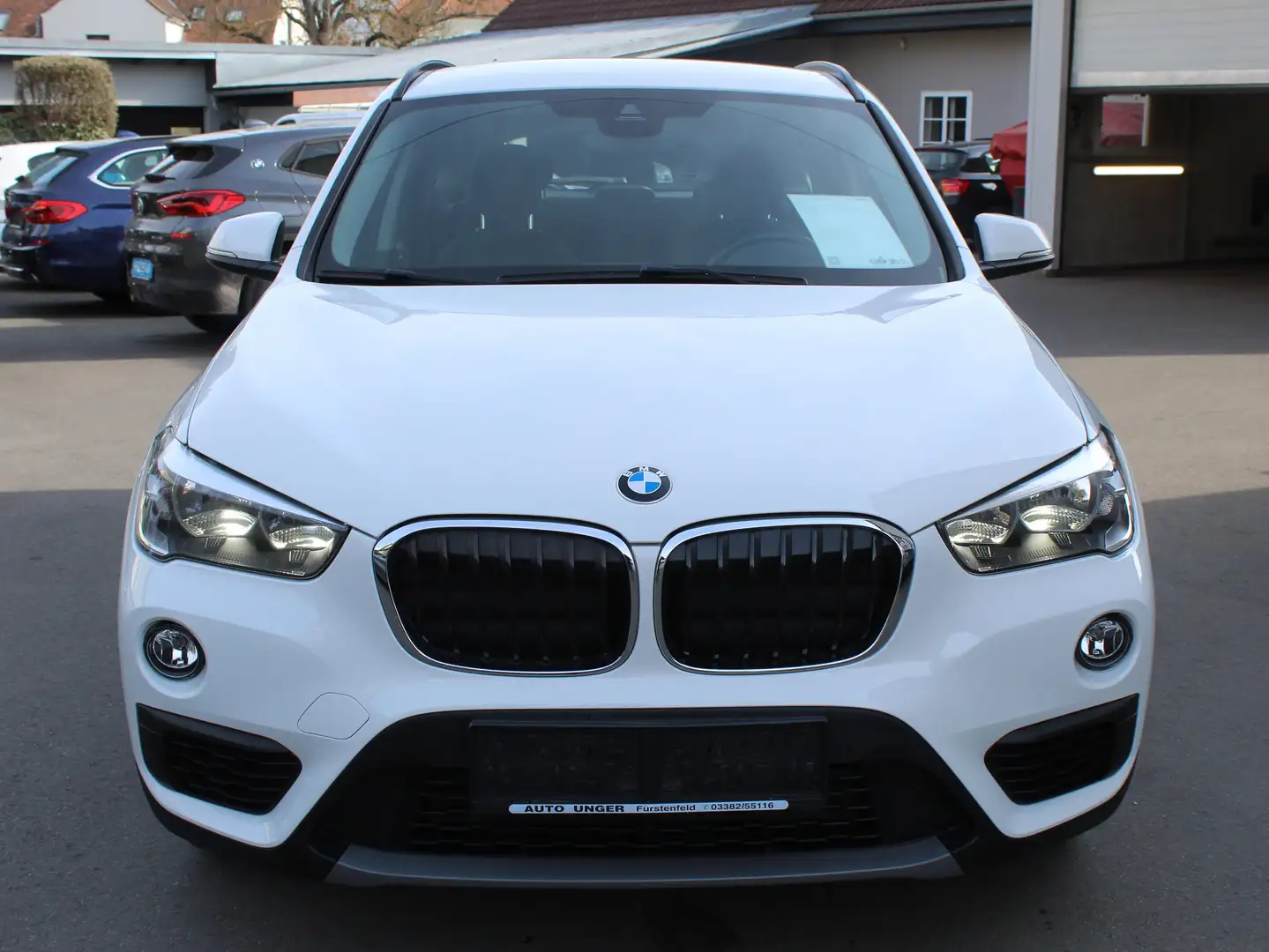 BMW X1 X1 sDrive16d Advantage Aut. Nur 32000 Km! Weiß - 2