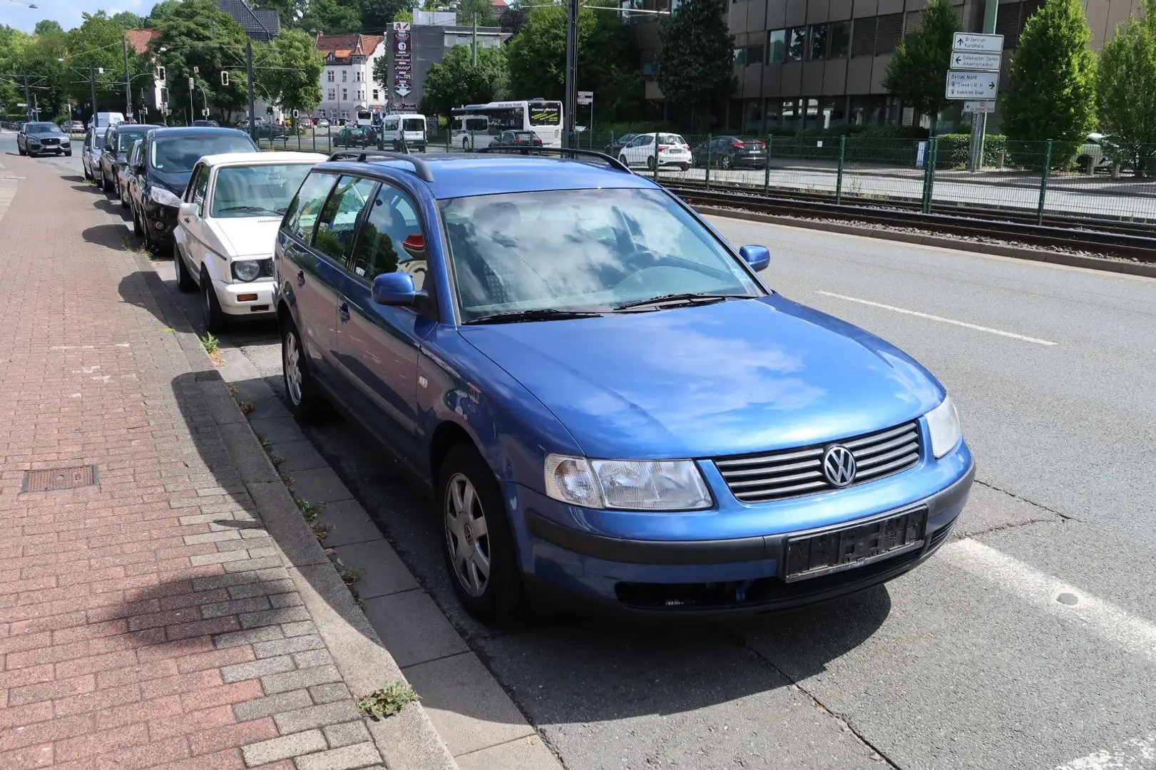Volkswagen Passat Variant 1.6 *AUTOMATIK *KLIMATRONIK Blau - 2