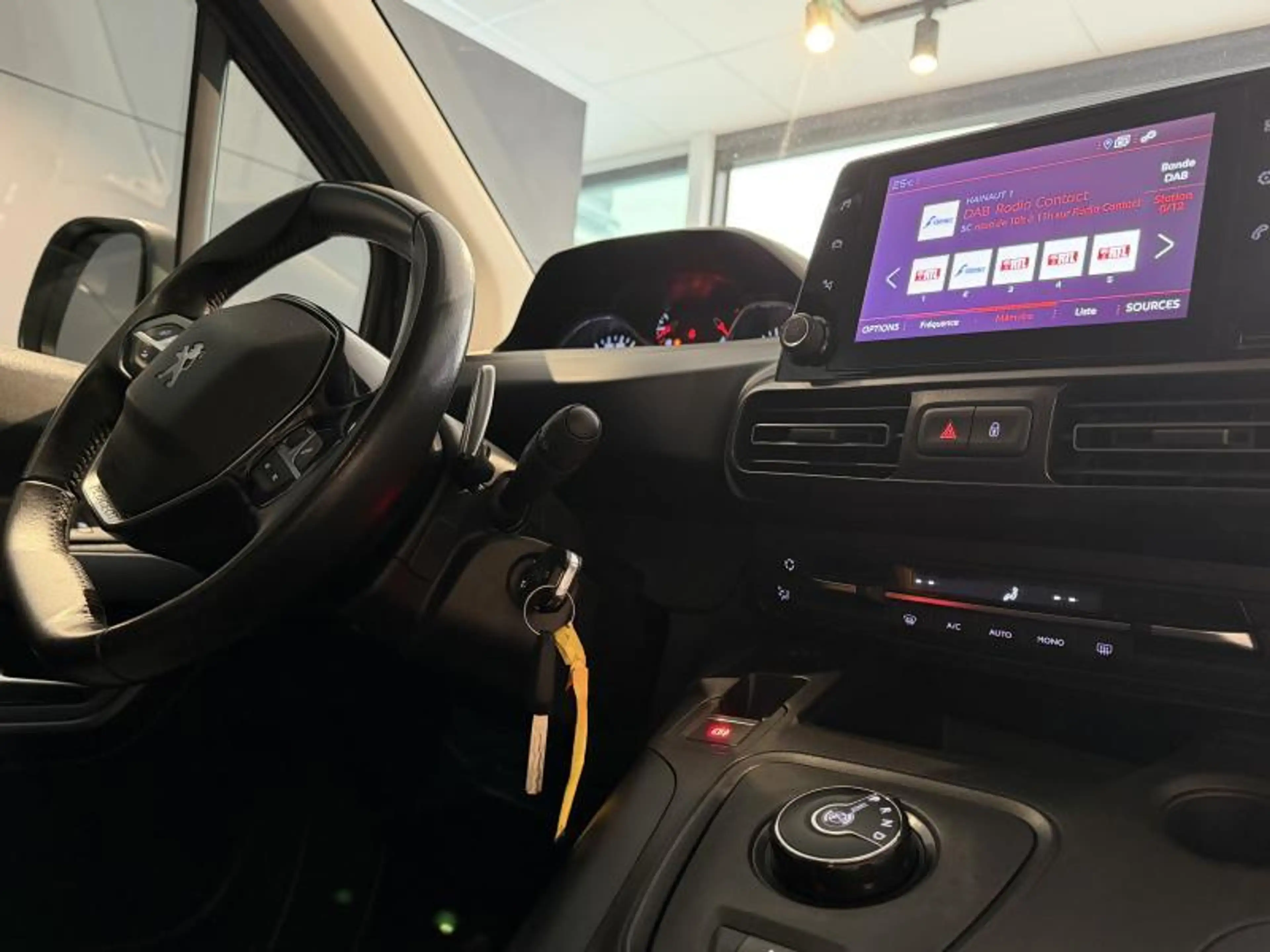 Peugeot Rifter BlueHDi 130 EAT8 — photo 10