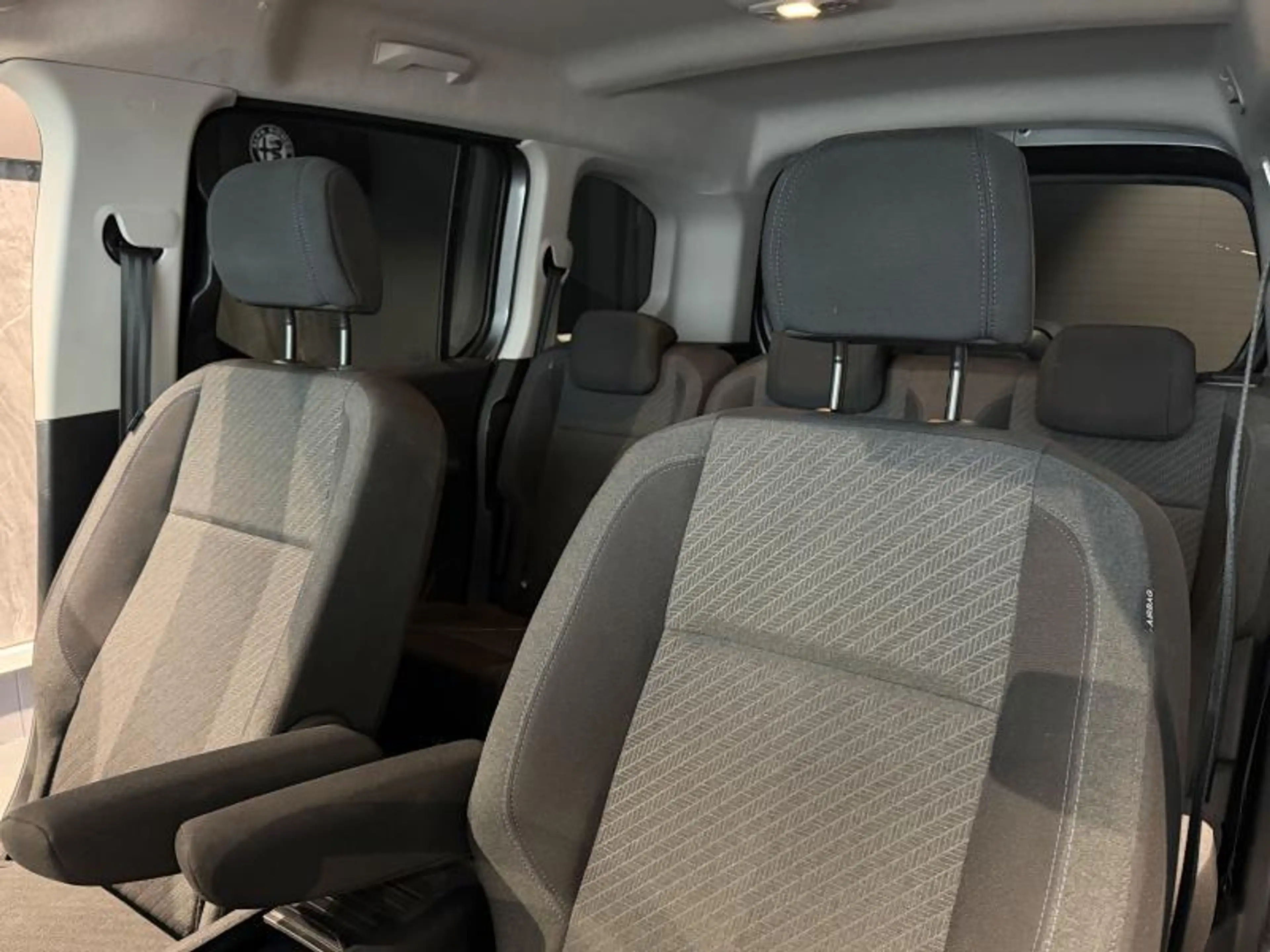 Peugeot Rifter BlueHDi 130 EAT8 — photo 6