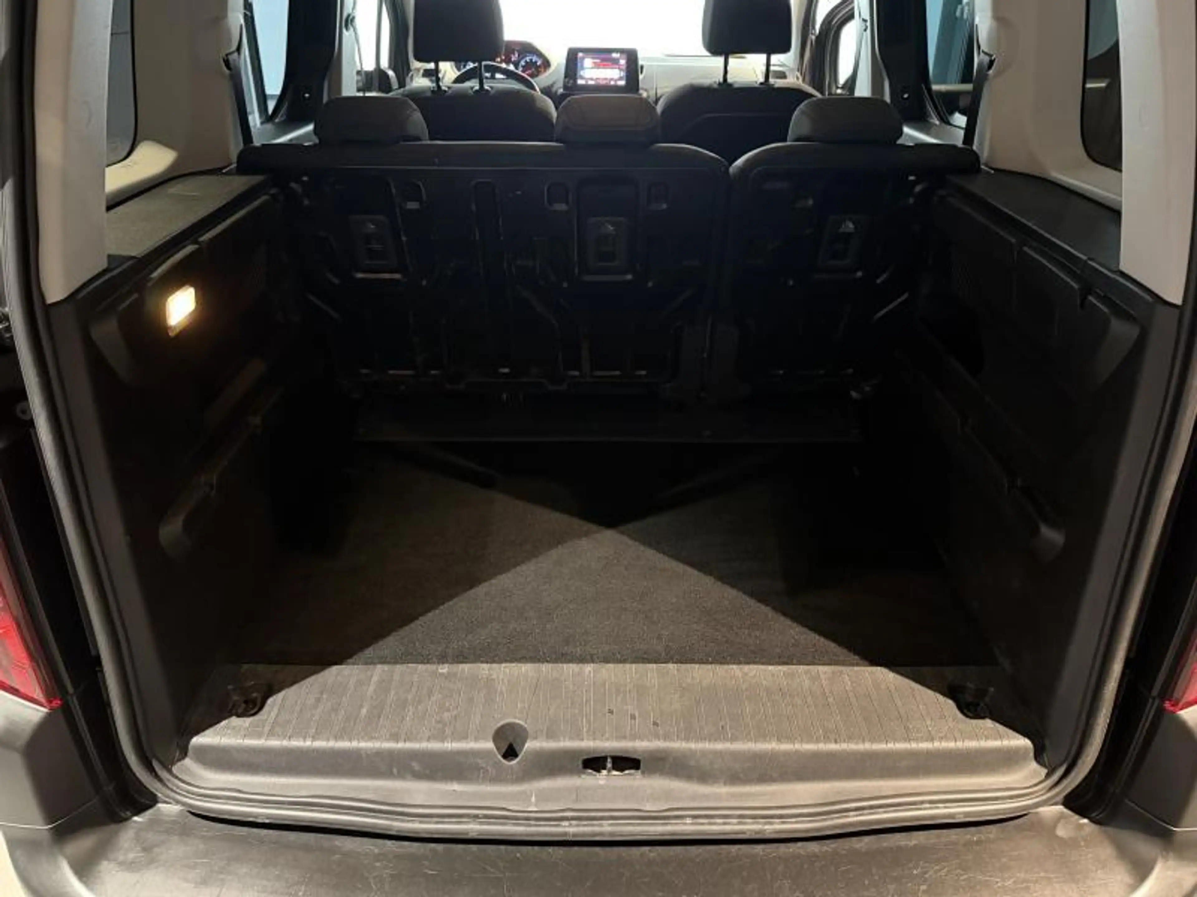 Peugeot Rifter BlueHDi 130 EAT8 — photo 5