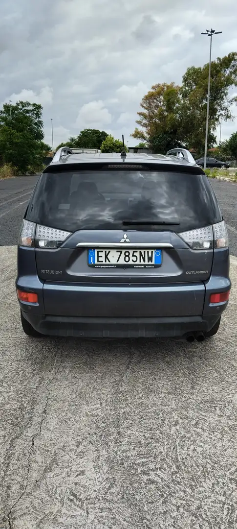 Mitsubishi Outlander Outlander 2.0 di-d Instyle 7p. Gri - 2