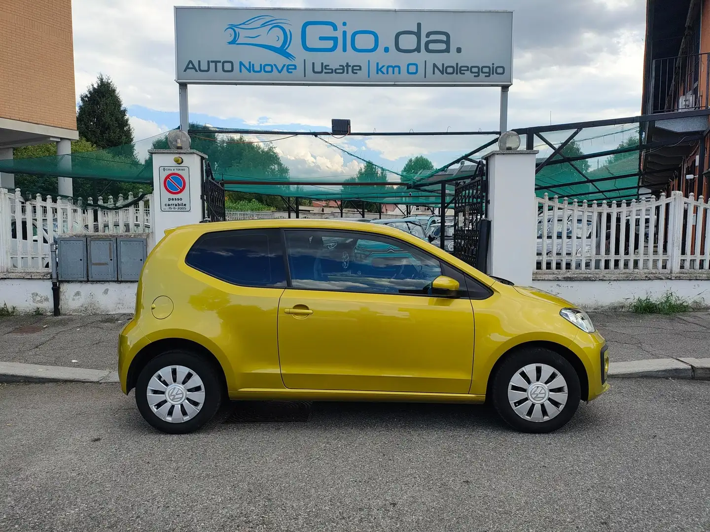 Volkswagen up! 1.0 60CV KM 96577-2017 Giallo - 1