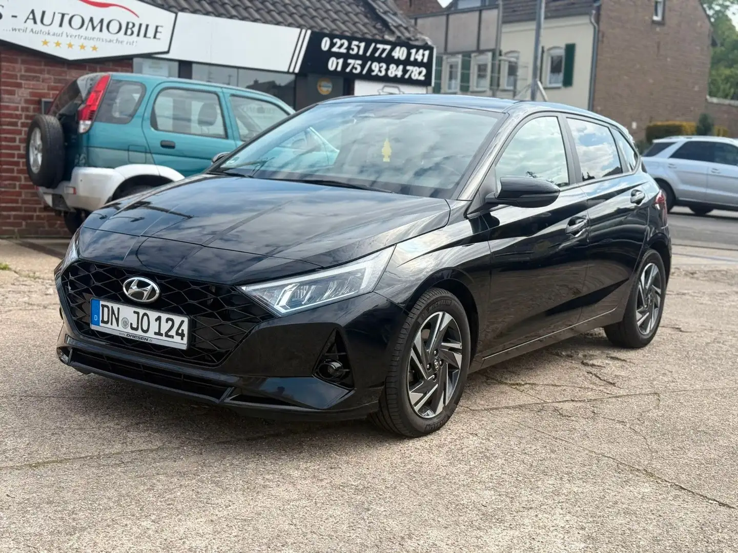 Hyundai i20 Trend *AUTOMATIK*GARANTIE*APPLE*KMERA*SHZ Schwarz - 1