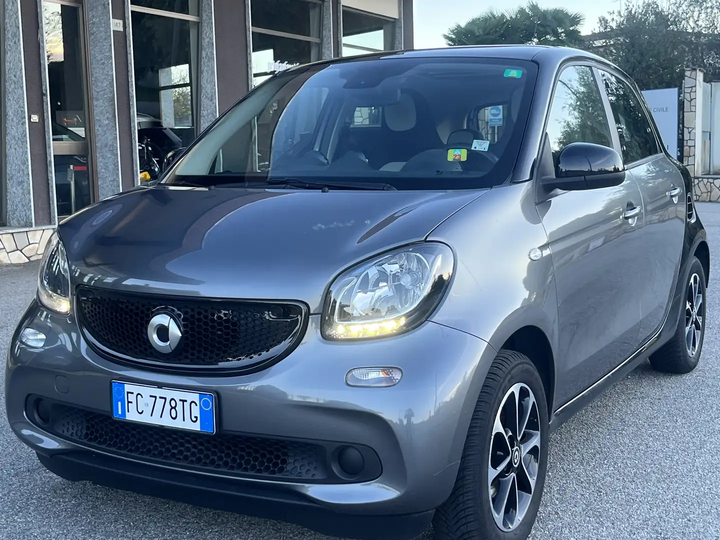 smart forFour Forfour II 2015 1.0 Passion 71cv Gris - 1