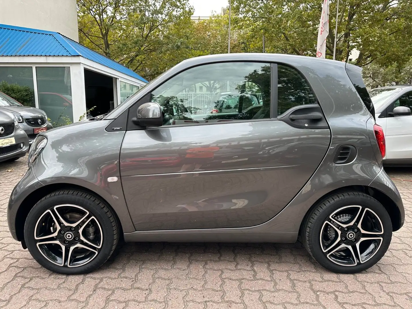 smart forTwo fortwo 66kW DCT prime SPORT*PANO*NAVI*SHZ*R-KAM Gris - 2