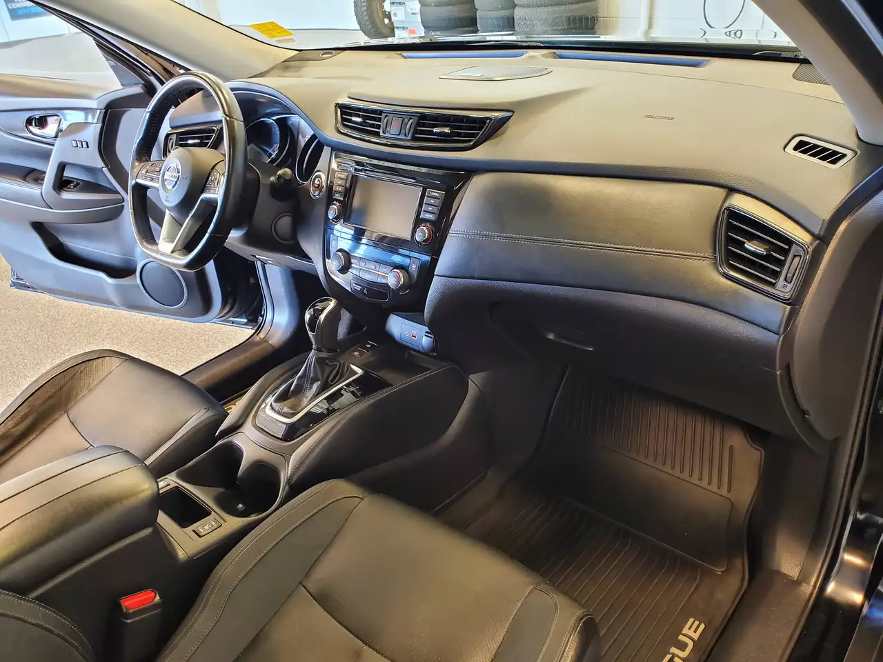 Nissan Rogue снимка Nissan Rogue