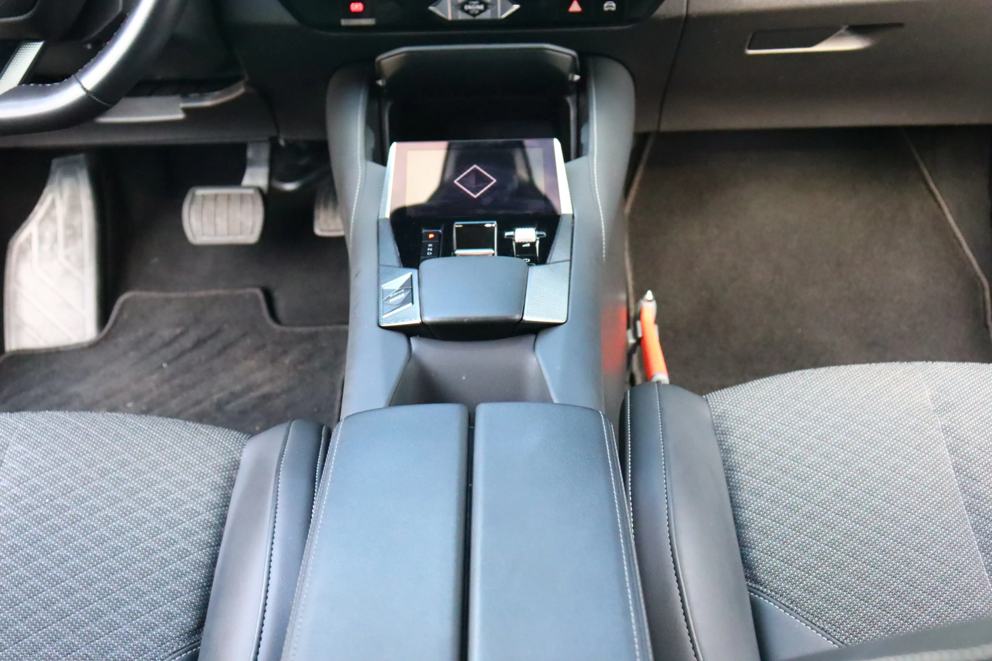 DS Automobiles DS 4 1.6 PHEV 225 Étoile O.a: ACC, PDC, Camera, Carplay — photo 32