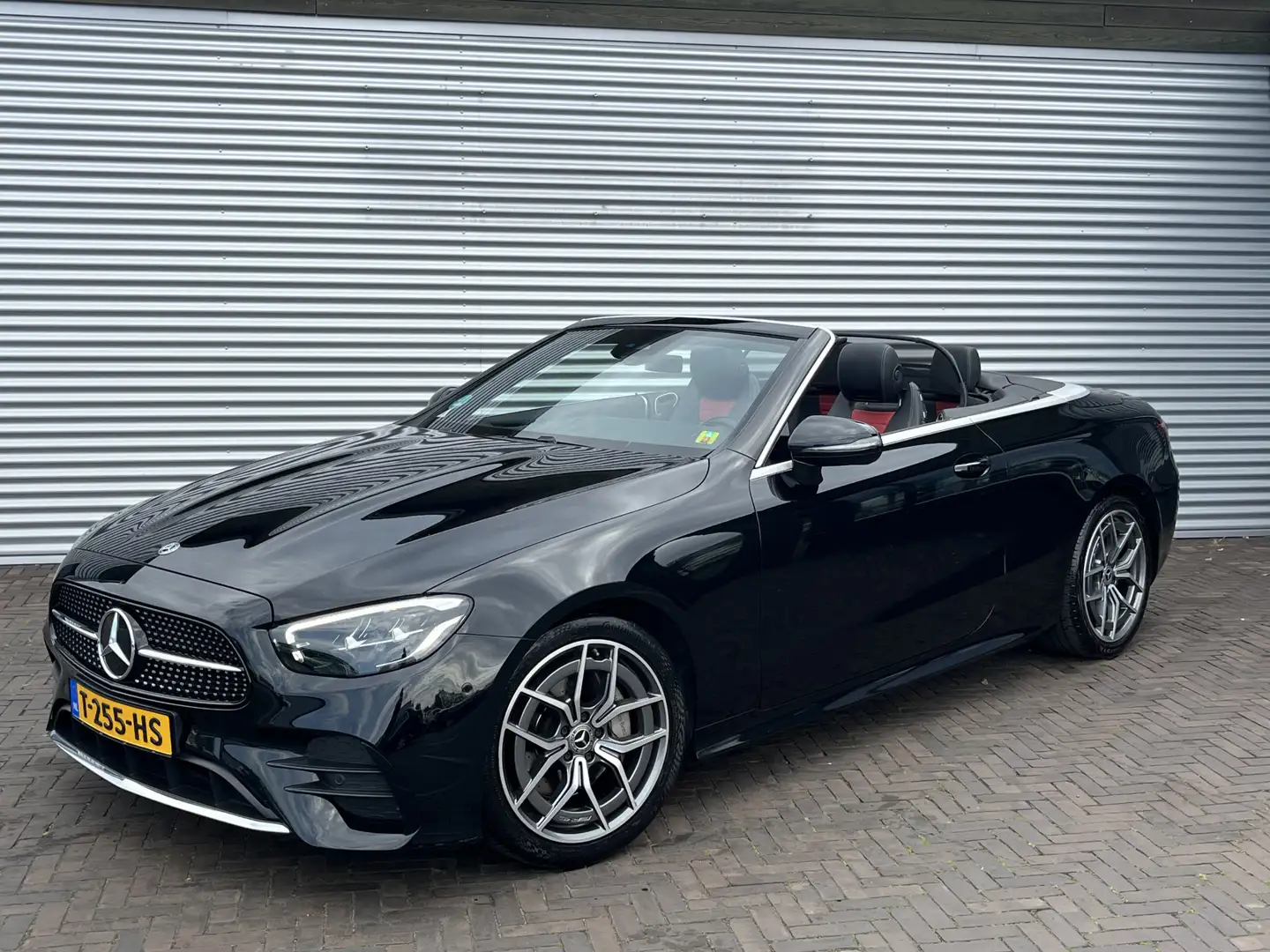 Mercedes-Benz E 200 Cabrio AMG Line Schwarz - 1